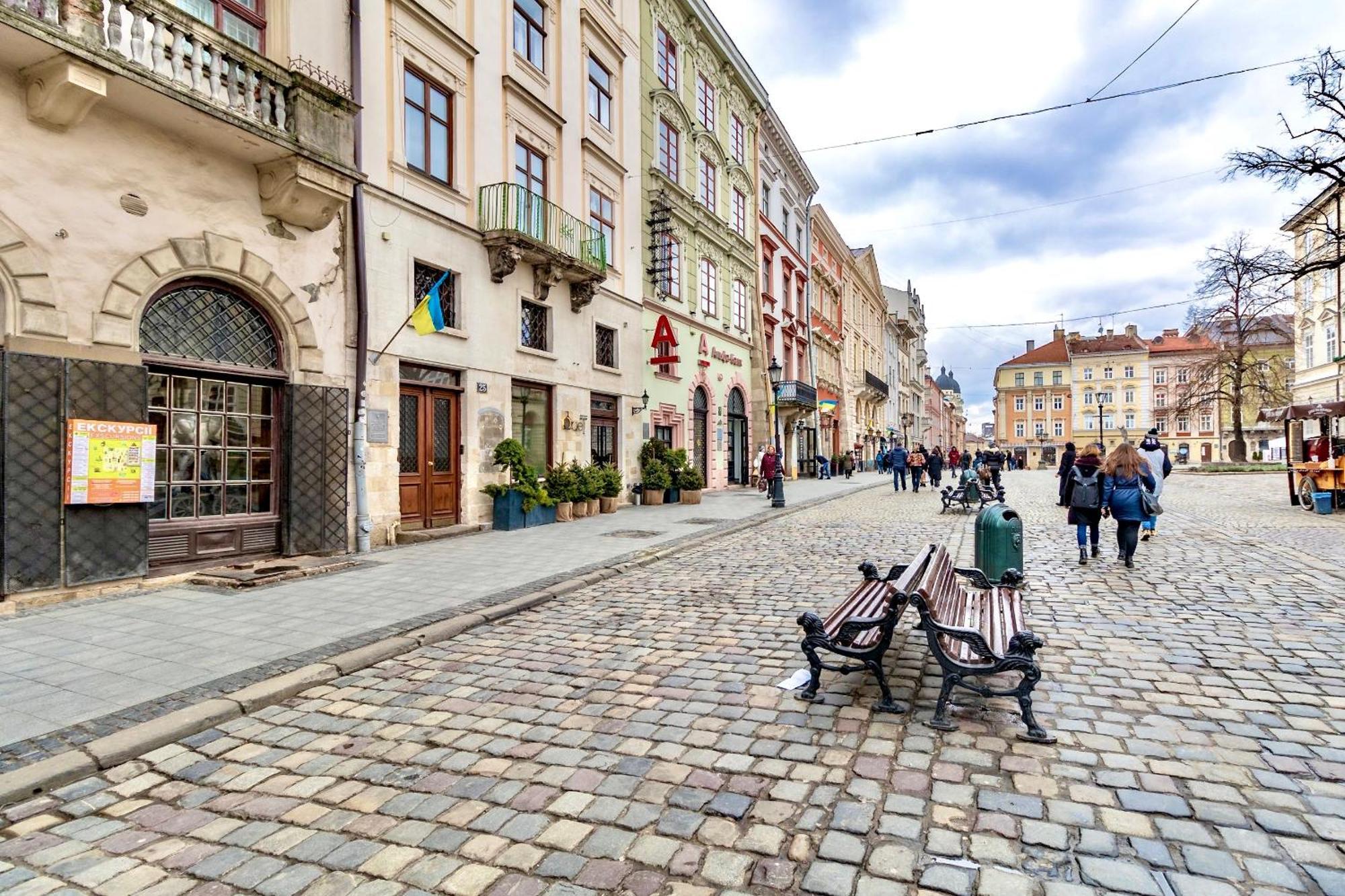 Grand Apartments On Rynok Square Leópolis Exterior foto